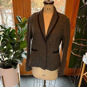 Esprit fitted blazer. Great weight and stretch for all day comfort. Size 12